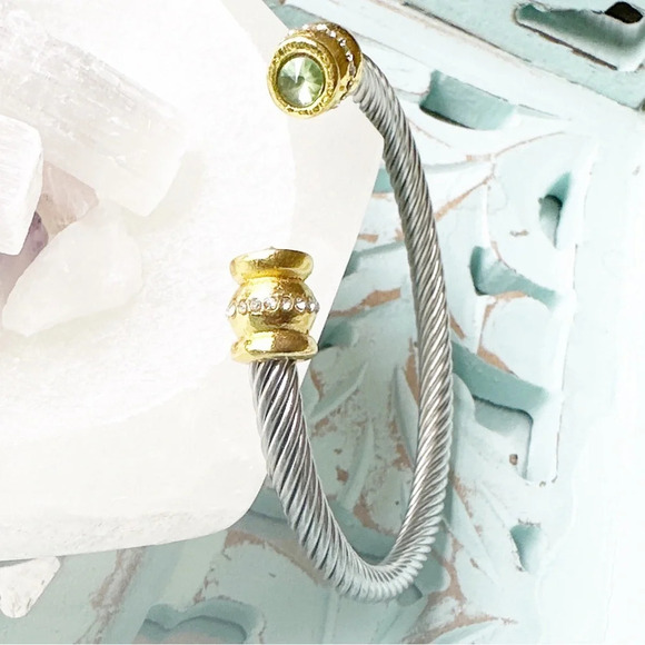 Emerald, green Zirconia jewel tone statement cuff luxury bracelet - Picture 4 of 6